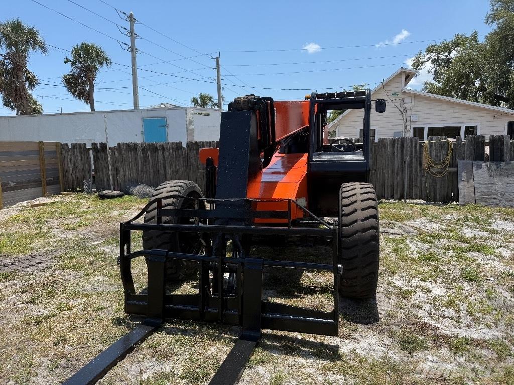 SkyTrak 8042 Kurottajat