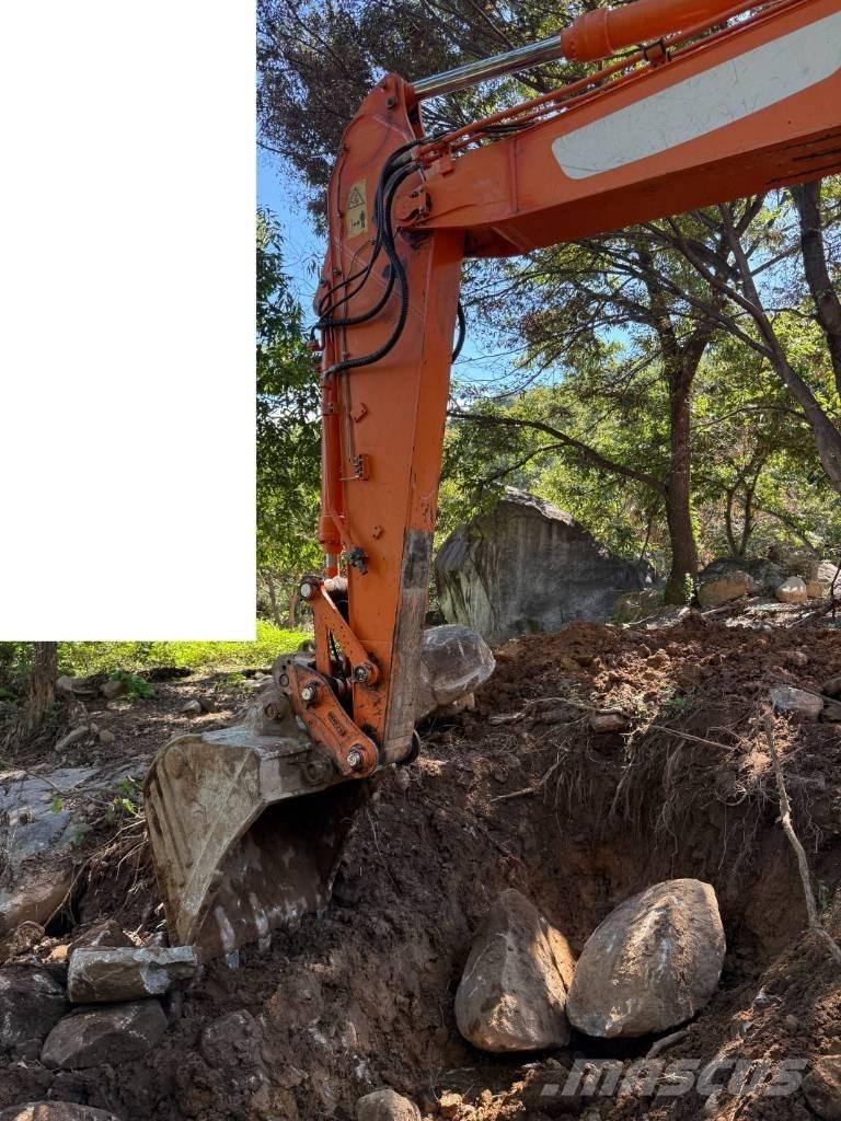 Doosan DX 220 LCA Telakaivukoneet