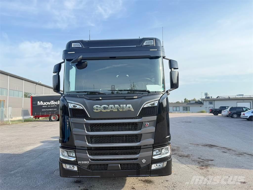 Scania R590 8x4 Koukkulava kuorma-autot