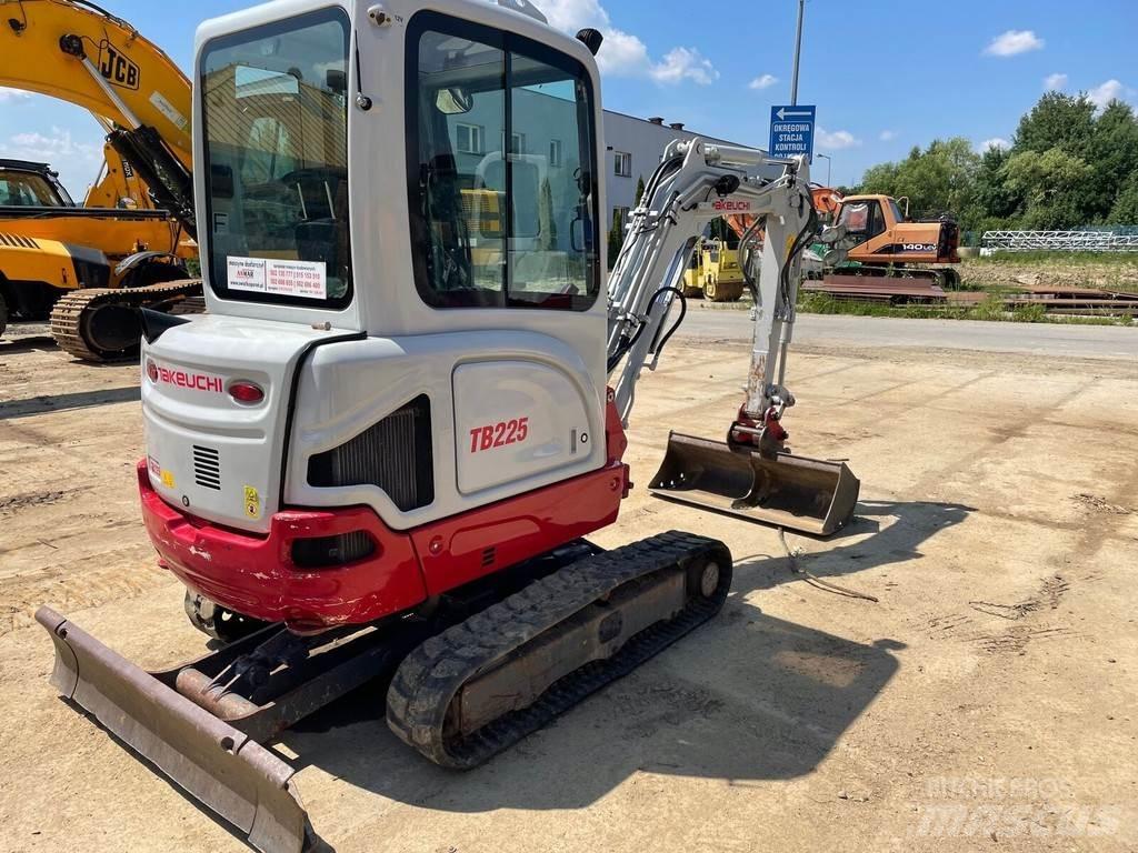 Takeuchi TB225 Minikaivukoneet < 7t