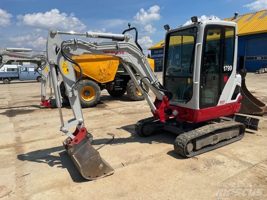 Takeuchi TB225 Minikaivukoneet < 7t