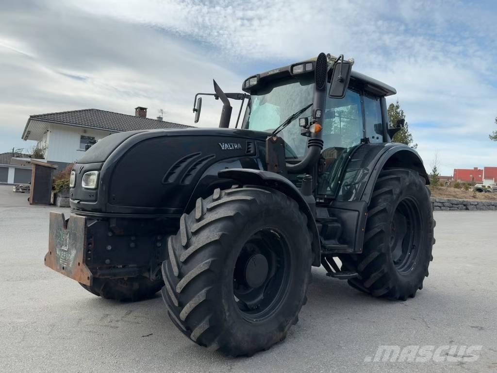 Valtra T 162 Traktorit