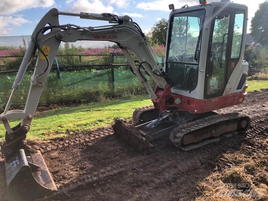 Takeuchi TB 225 Minikaivukoneet < 7t