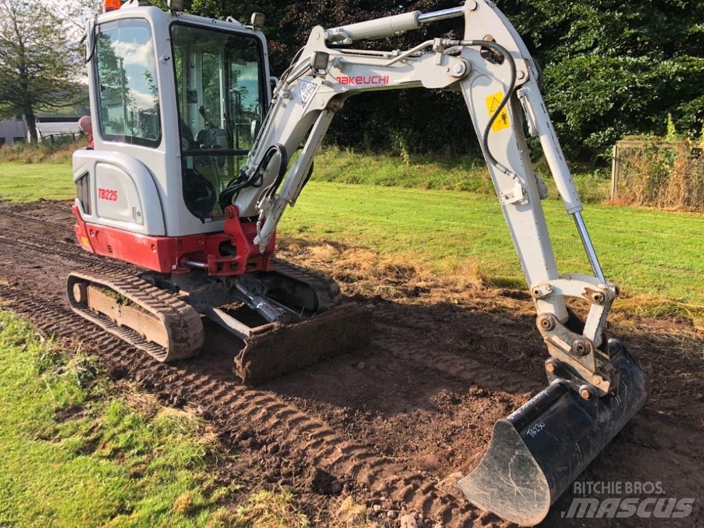 Takeuchi TB 225 Minikaivukoneet < 7t