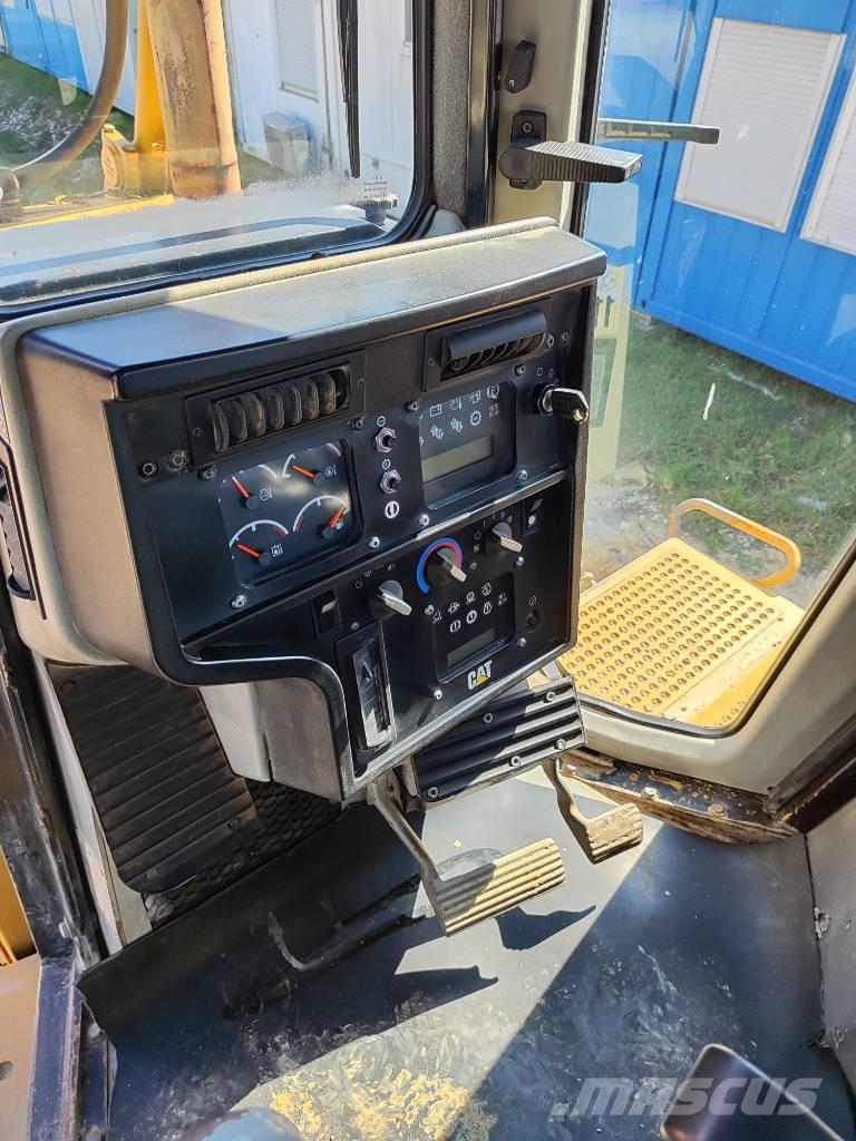 CAT D 6 R XL Telaketjupuskutraktorit