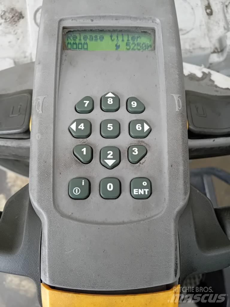 UniCarriers PMR 200F Lavansiirtotrukit ajotasolla