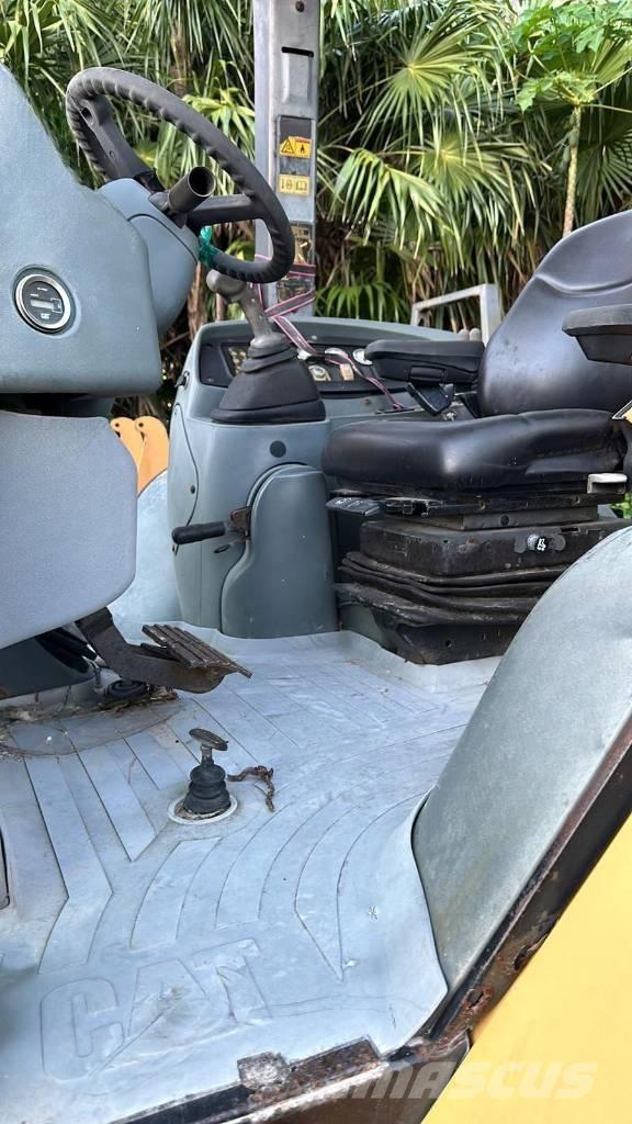 CAT 420 D IT Kaivurikuormaajat