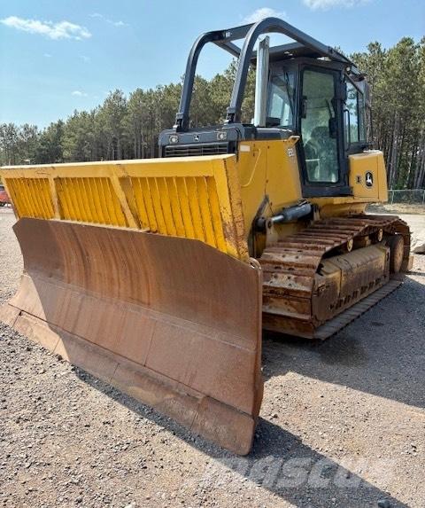 John Deere 850 J Telaketjupuskutraktorit