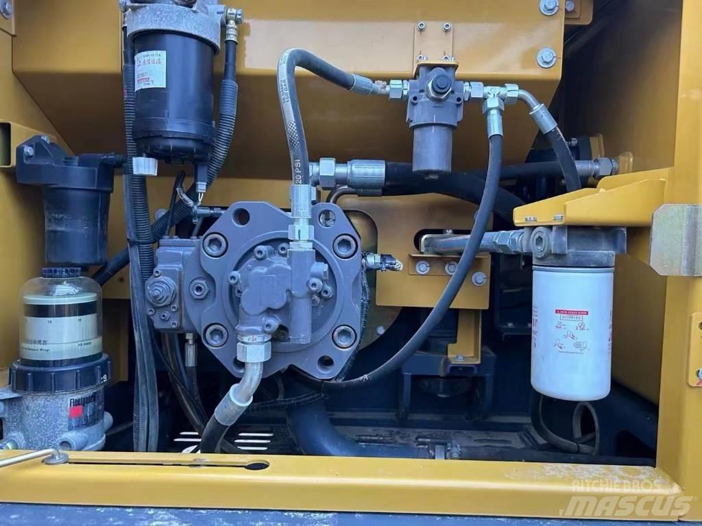 XCMG XE 200 DA Telakaivukoneet