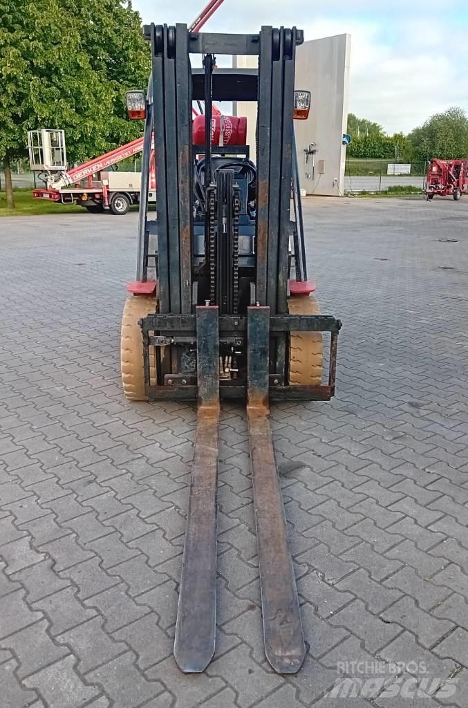 Manitou MI 30 G Nestekaasutrukit