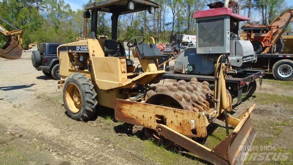 CAT CP 323 C Yhdistelmäjyrät