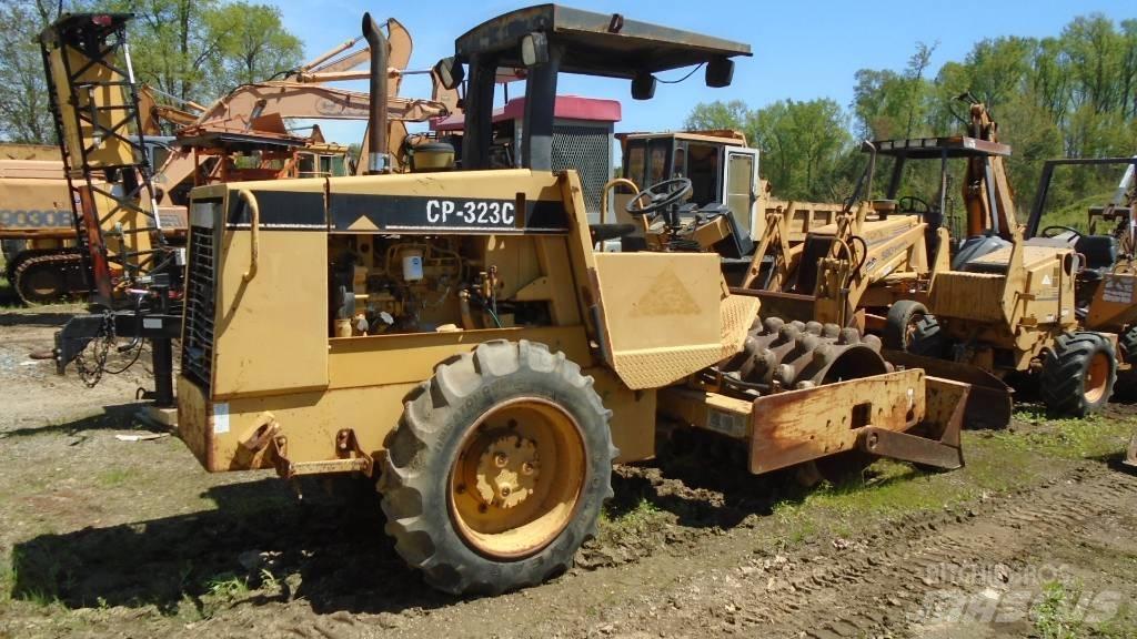 CAT CP 323 C Yhdistelmäjyrät