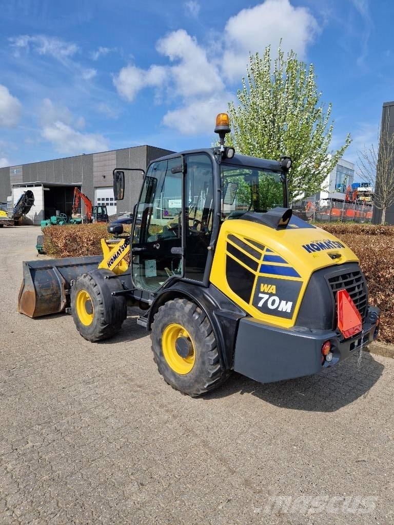 Komatsu WA70M Pienkuormaajat