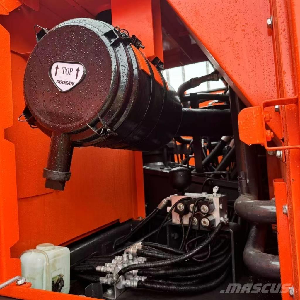 Doosan DX 225 LC Telakaivukoneet