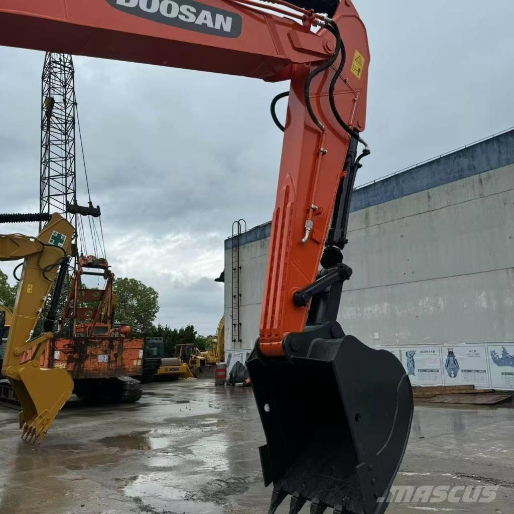 Doosan DX 225 LC Telakaivukoneet