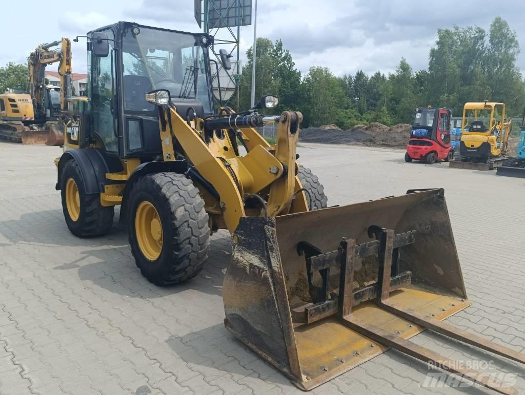 CAT 908M Pyöräkuormaajat