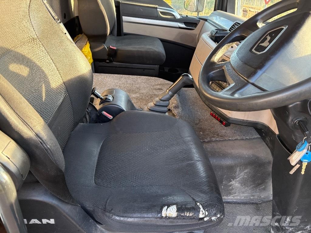 MAN TGM 18.250 Nostovarsi-vaihtolavakuorma-autot