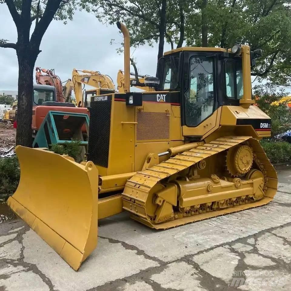 CAT D5M Telaketjupuskutraktorit