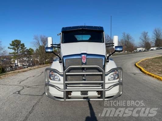 Kenworth T 680 Vetopöytäautot