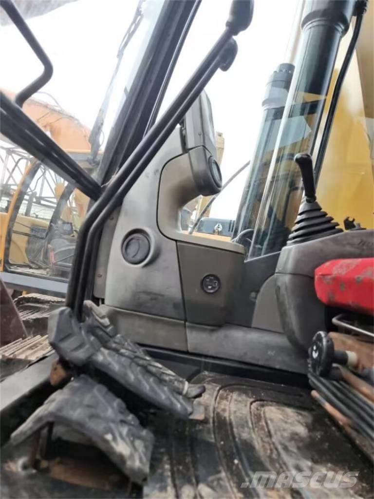 CAT 323 D Telakaivukoneet