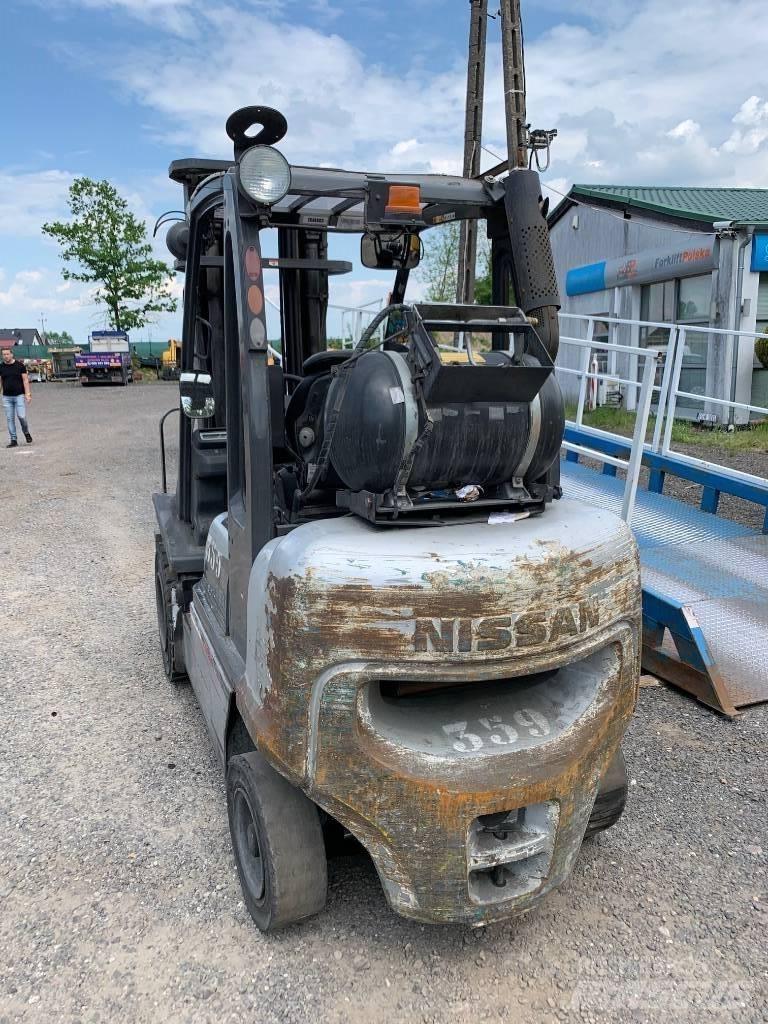 Nissan UG1D2A32LQ Nestekaasutrukit