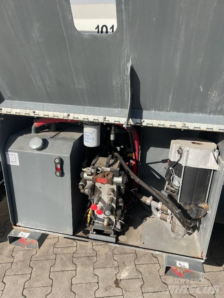SkyJack SJ 6832 RTE Saksilavat