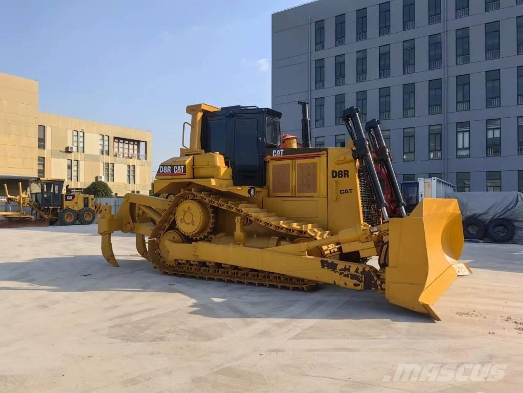 CAT D8R Telaketjupuskutraktorit