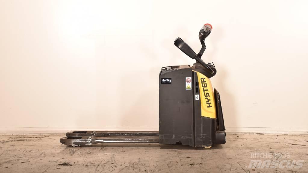 Hyster P3.0S Lavansiirtotrukit ajotasolla