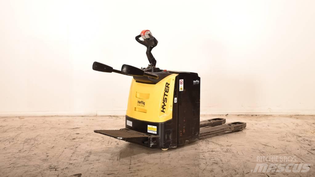 Hyster P3.0S Lavansiirtotrukit ajotasolla
