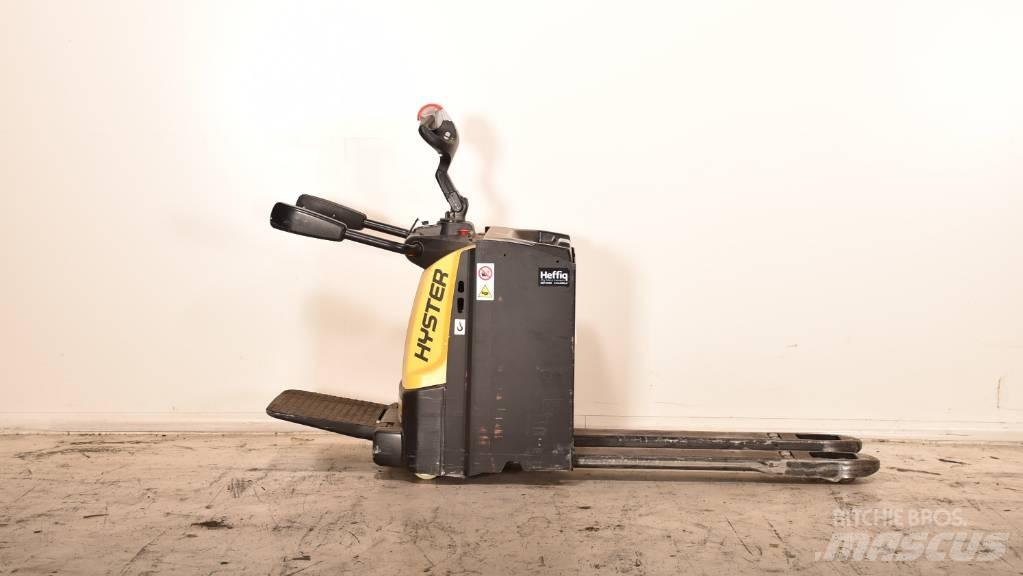 Hyster P3.0S Lavansiirtotrukit ajotasolla