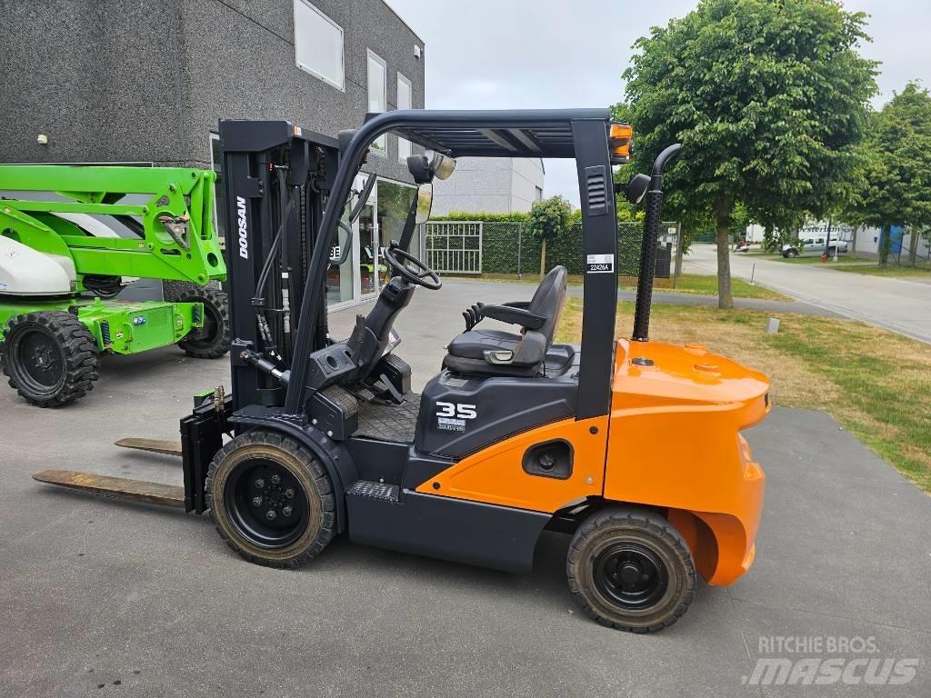Doosan D 35 S-7 Dieseltrukit