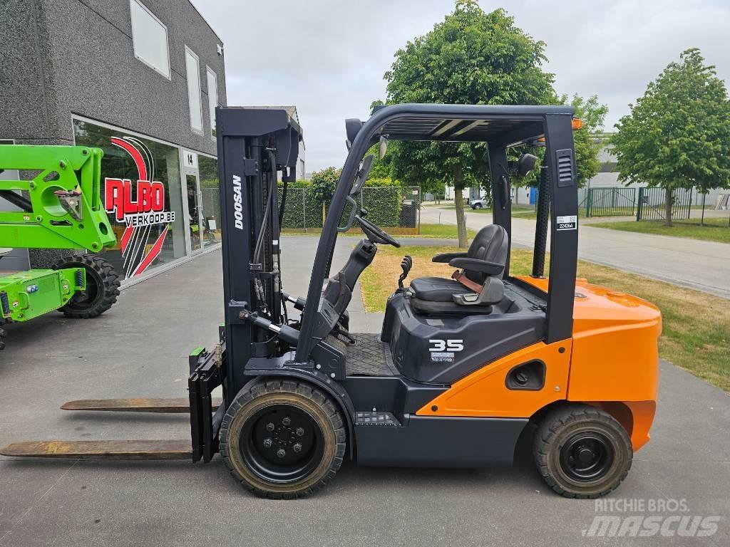 Doosan D 35 S-7 Dieseltrukit