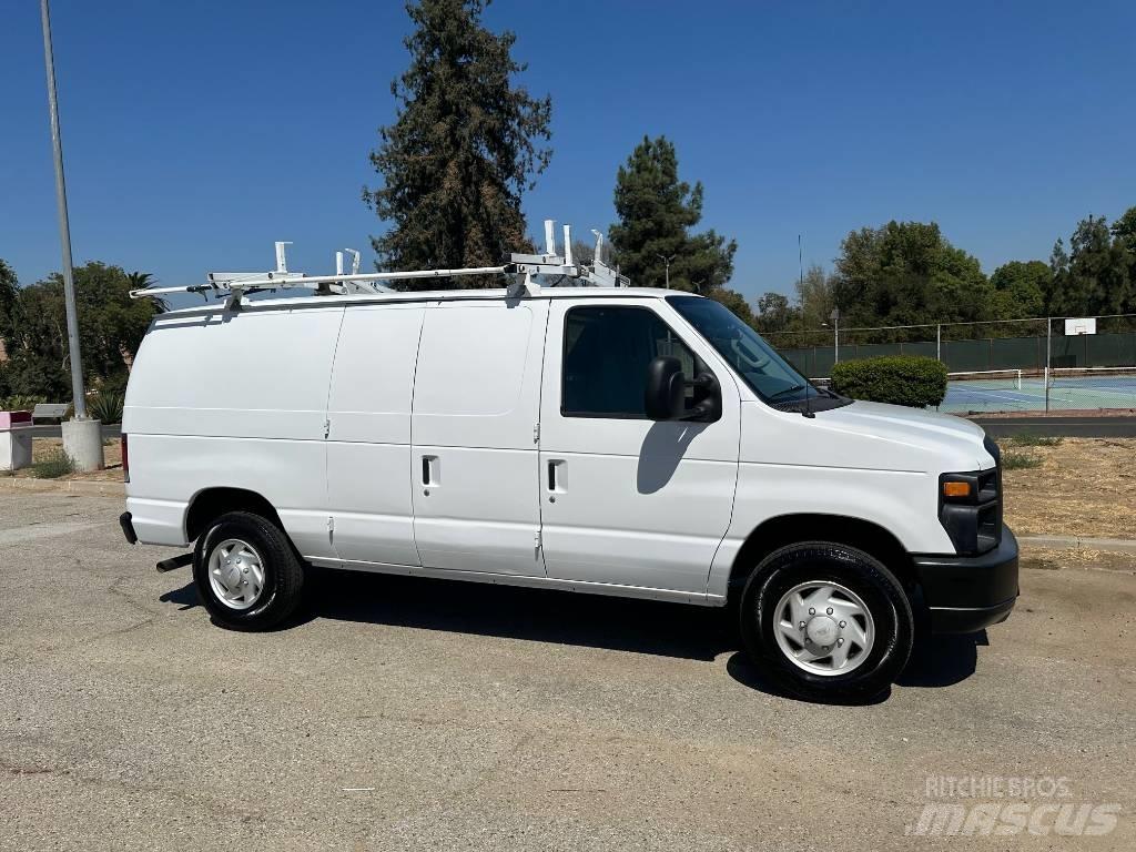Ford E 250 Pakettiautot