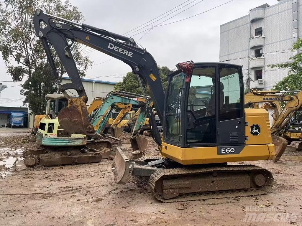 John Deere E60 Minikaivukoneet < 7t