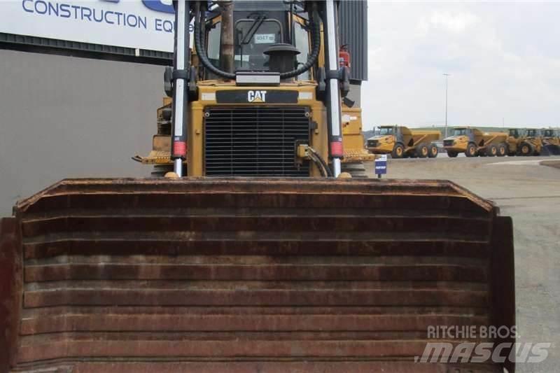 CAT D6R Telaketjupuskutraktorit