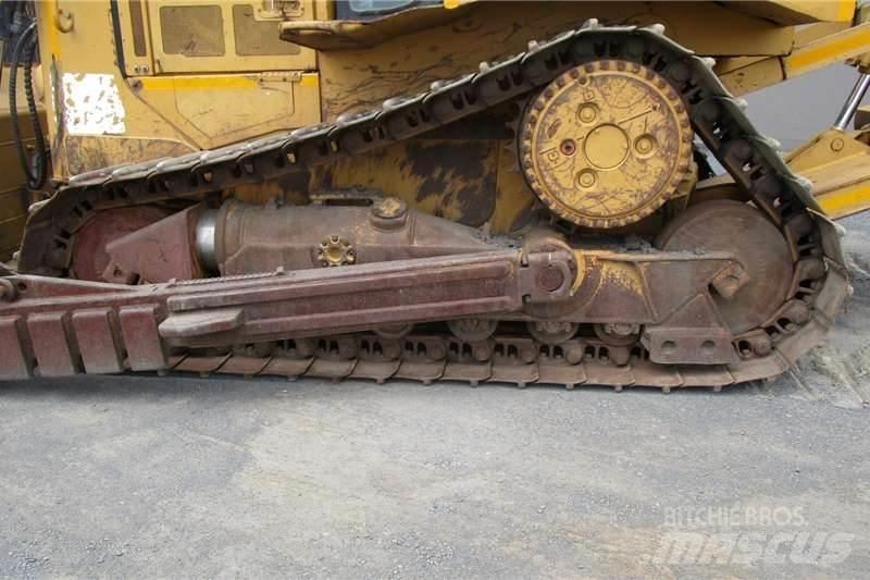CAT D6R Telaketjupuskutraktorit