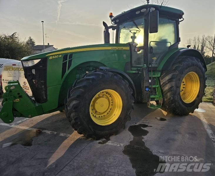 John Deere 8320 R Traktorit