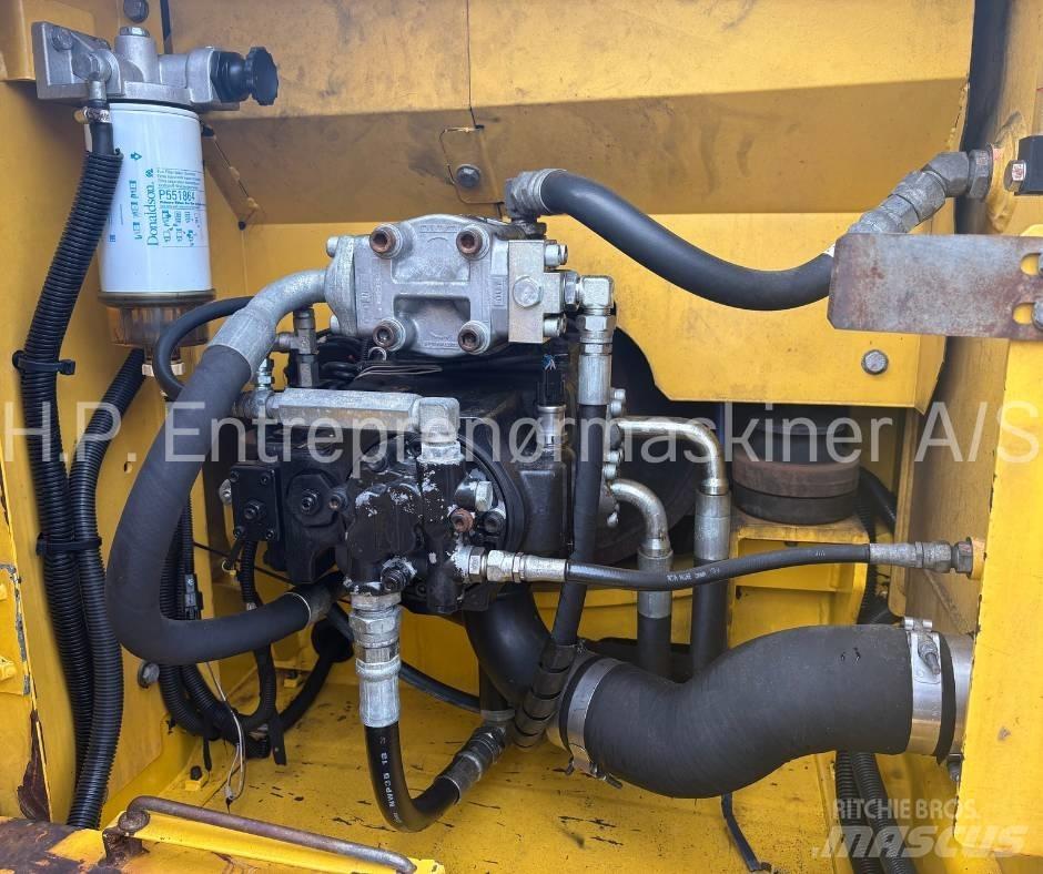 New Holland E 135 B Telakaivukoneet