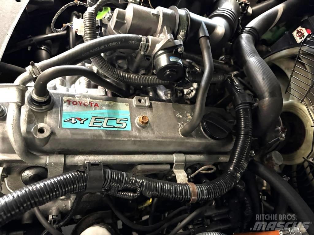 Cesab 10493 M325G Nestekaasutrukit