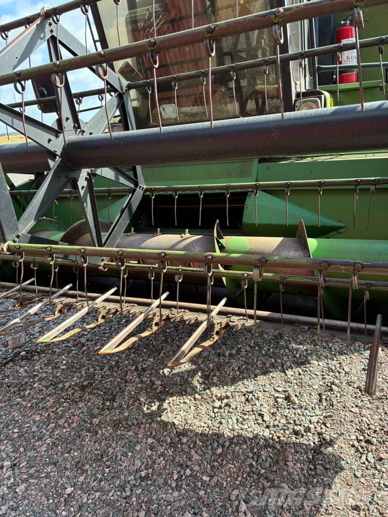 John Deere 1042 Leikkuupuimurit