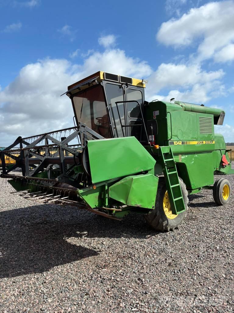 John Deere 1042 Leikkuupuimurit