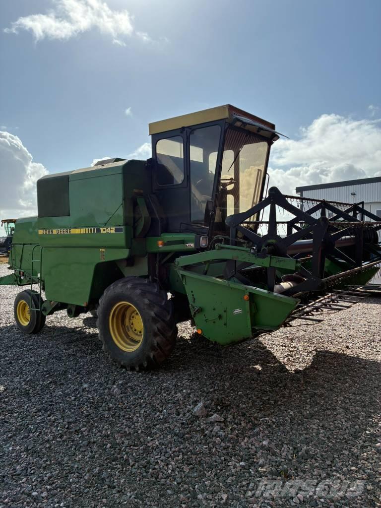 John Deere 1042 Leikkuupuimurit