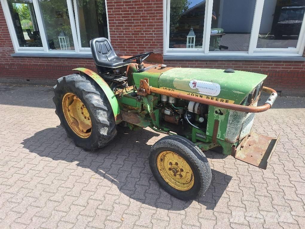 John Deere 1020 Traktorit