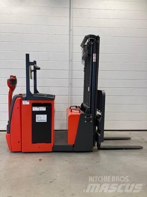 Linde L12AC/1171-01 Käyden ajettavat pinoamistrukit