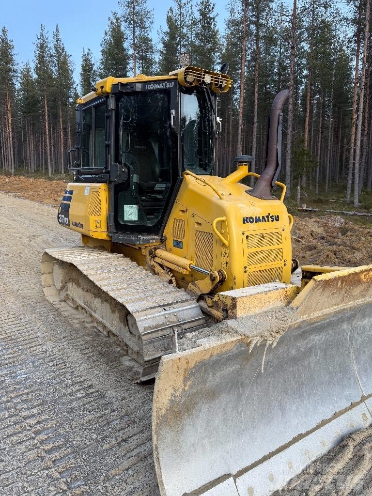 Komatsu D 37 PX-23 Telaketjupuskutraktorit