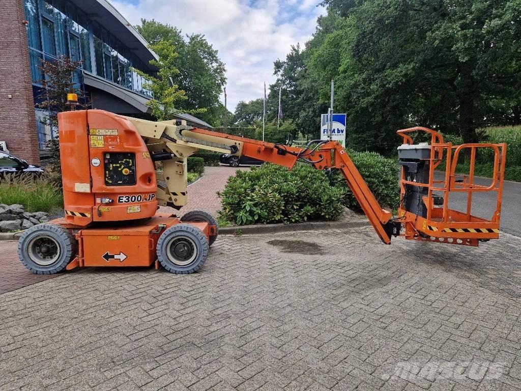 JLG E300AJP Kuukulkijat