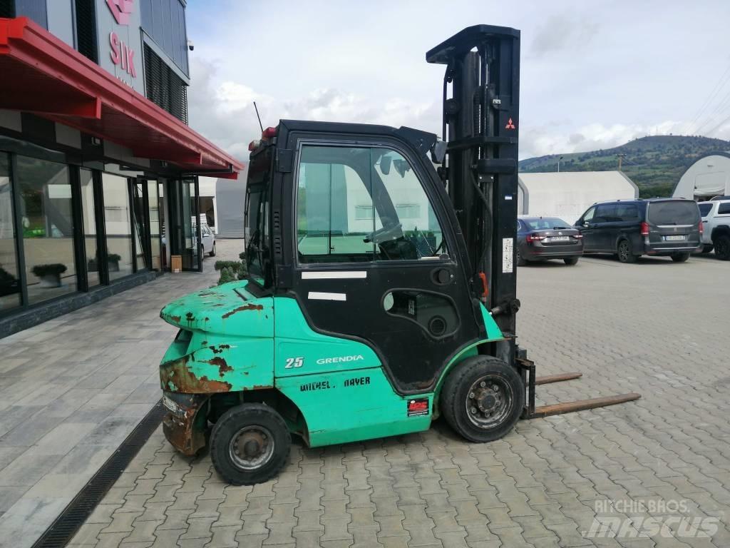 Mitsubishi FD25N Dieseltrukit