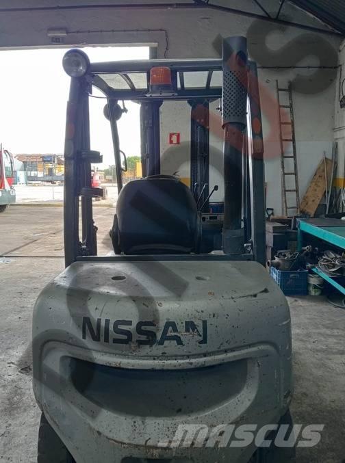 Nissan FGD02A30Q Työntömastotrukit