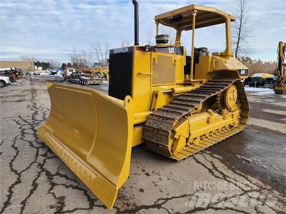 CAT D6M XL Telaketjupuskutraktorit