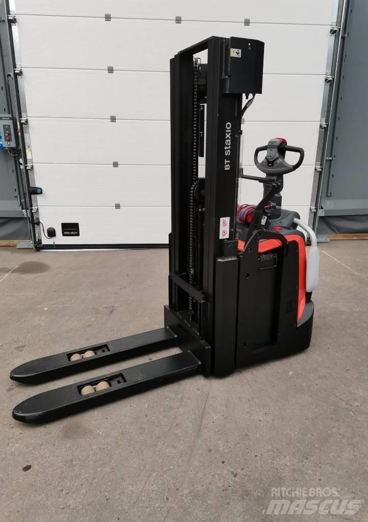 Toyota SPE140L Käyden ajettavat pinoamistrukit